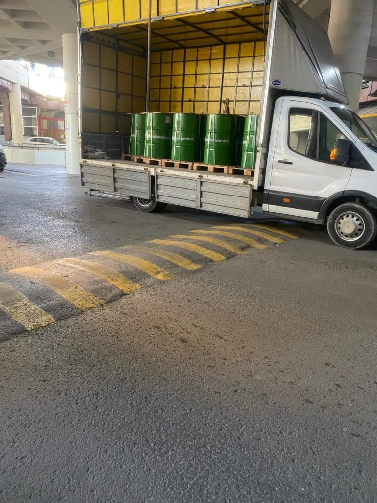 Kayışdağı Nakliyat liftli kamyon ve kamyonet nakliyesi