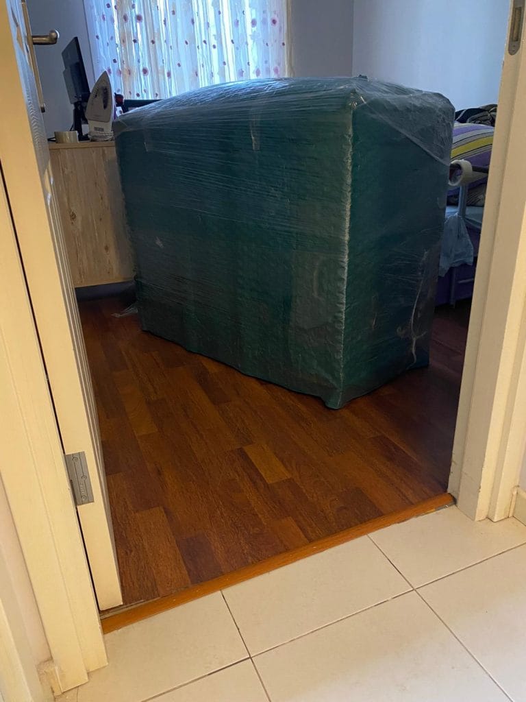 Sarıgazi nakliye hizmetinde paketlenmiş büyük ev eşyasının güvenli şekilde taşınması