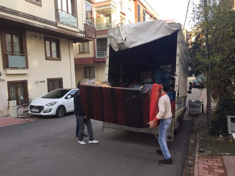 Tuzla şehir içi nakliye hizmetlerinde kamyon ile eşya taşıma işlemi