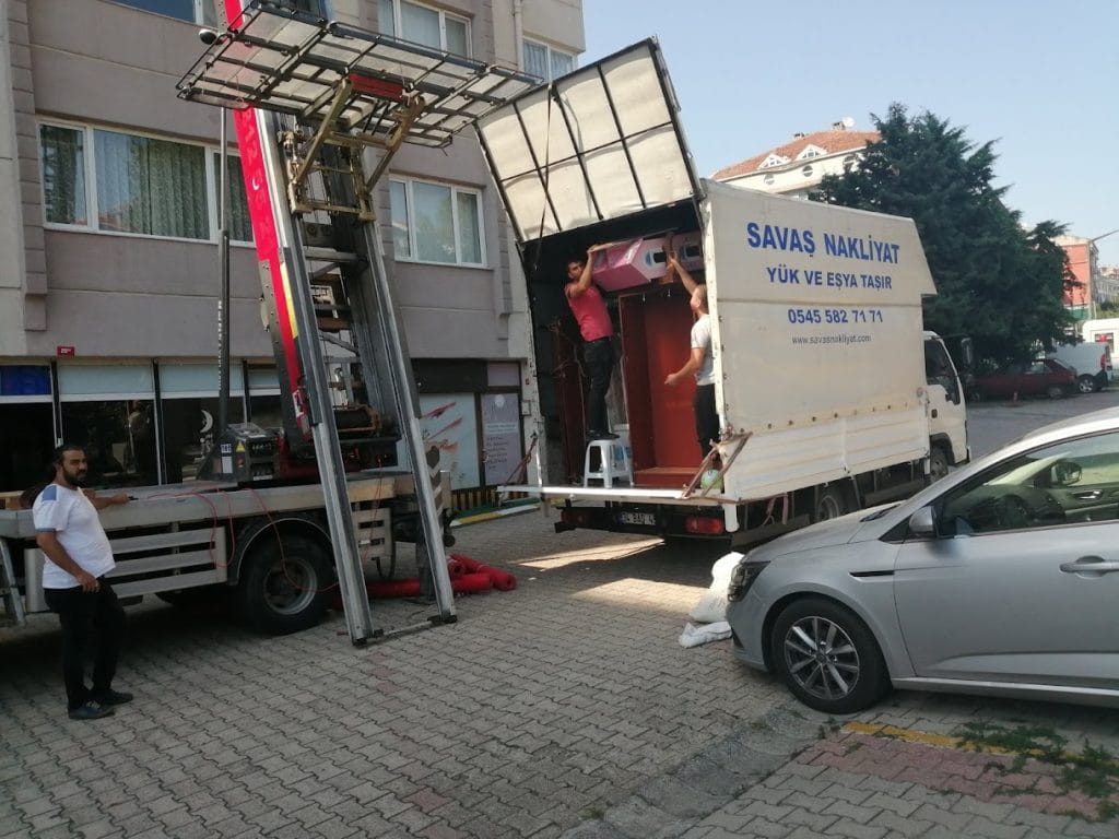 Bahçeşehir asansörlü evden eve nakliyat hizmeti