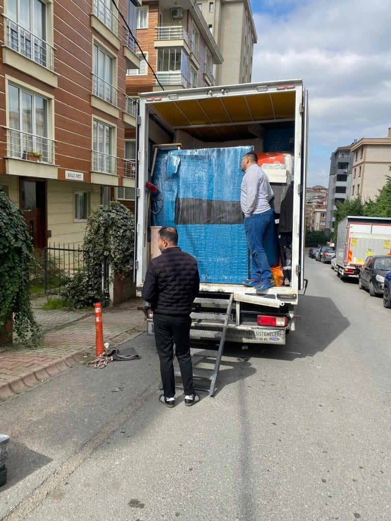 Kayaşehir evden eve nakliyat kamyon yükleme hizmeti.