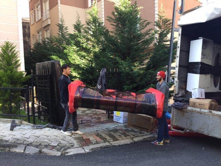 Kemerburgaz nakliyat ekibi tarafından profesyonel eşya taşıma operasyonu