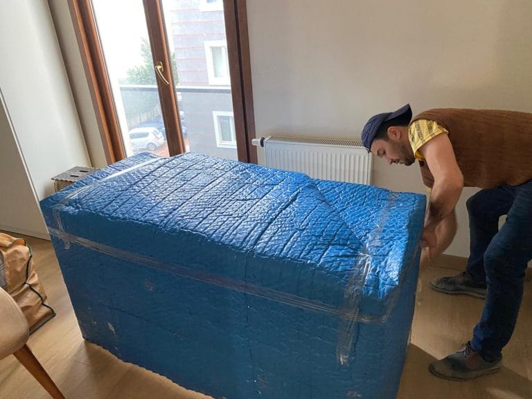 Altunizade nakliyat evden eve hizmetinde ev eşyalarının profesyonel şekilde paketlenmesi