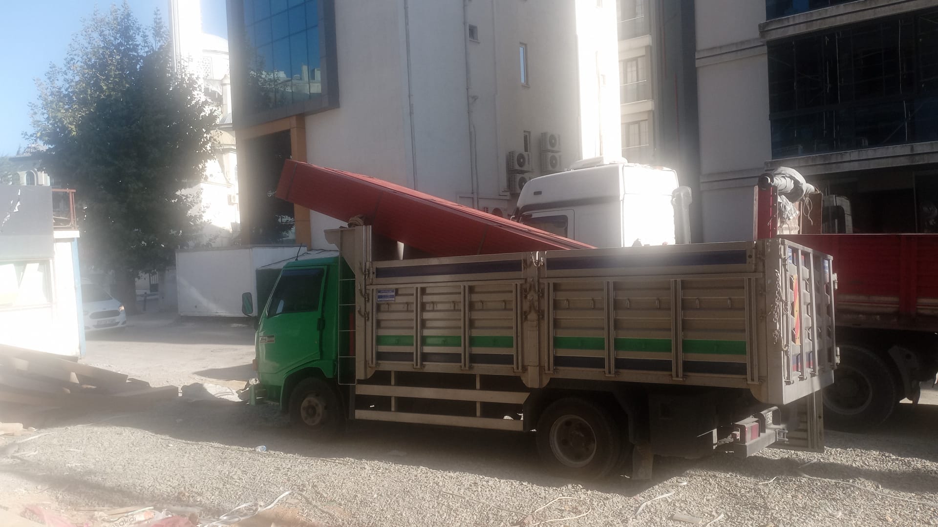İstanbul açık kasa araçla yapı ve uzun malzeme taşıma