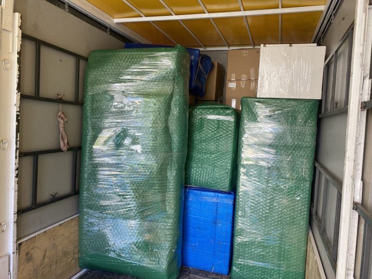 İstanbul Kırklareli nakliyat için paketlenerek araca yerleştirilen ev eşyaları